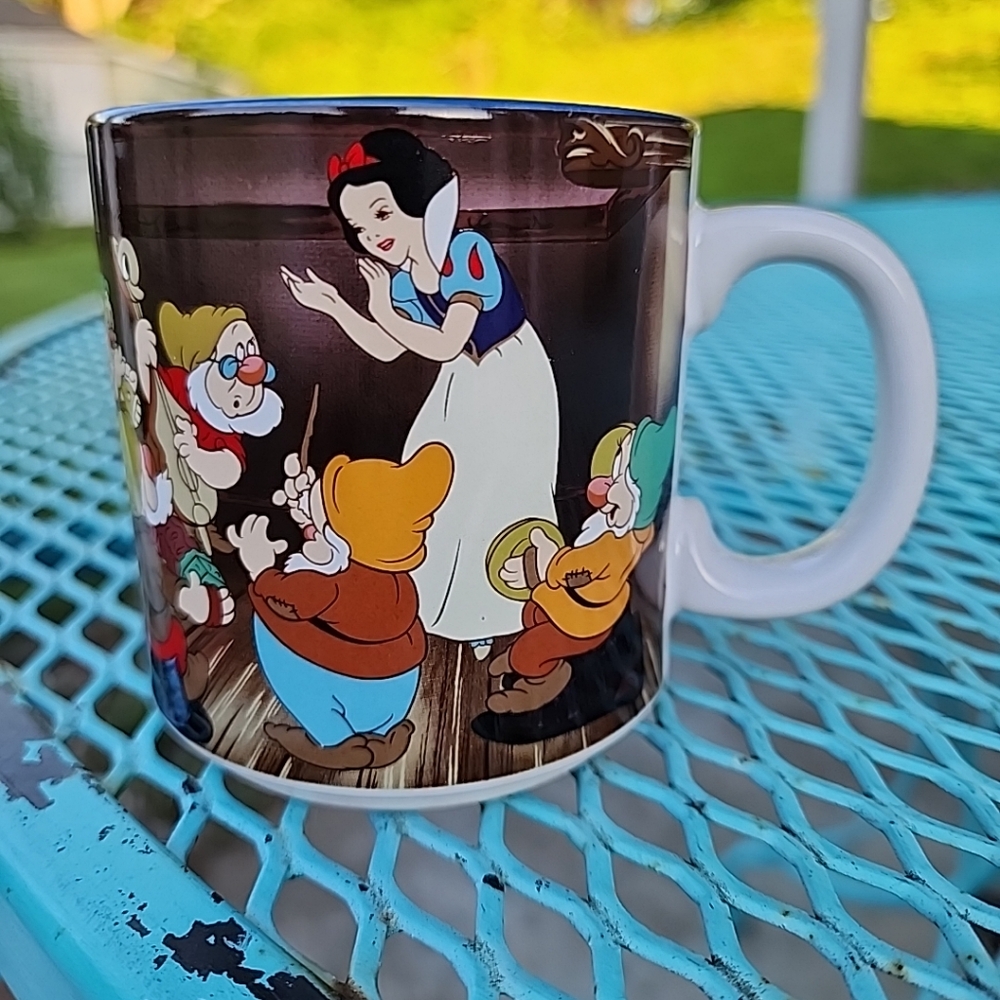 Disney Snow white and the seven dwarfs mug - Picture 1 of 7
